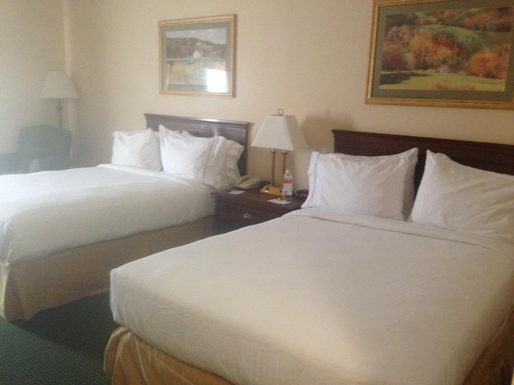 Holiday Inn Express Mount Pleasant- Scottdale By Ihg Quarto foto