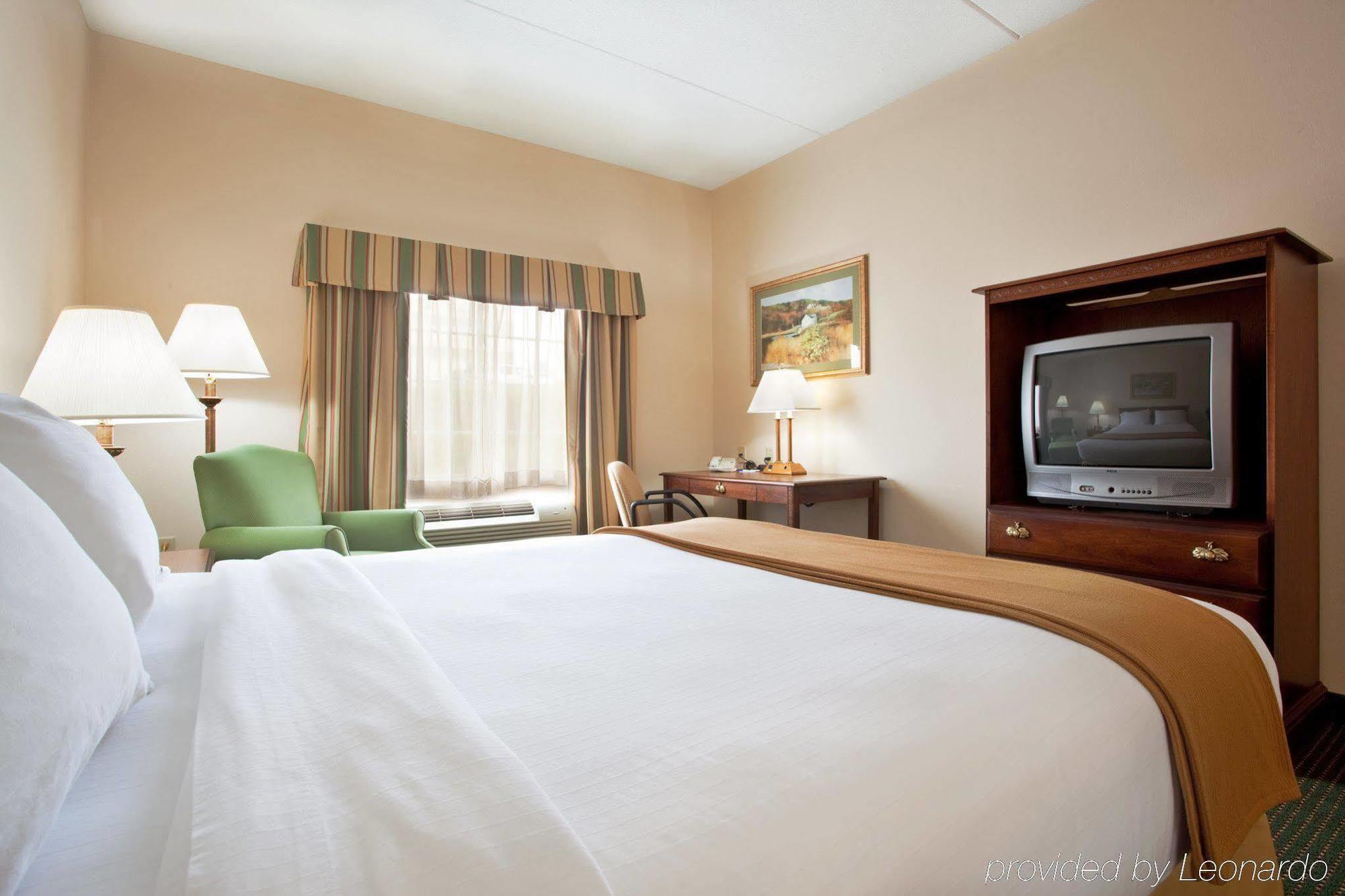 Holiday Inn Express Mount Pleasant- Scottdale By Ihg Exterior foto