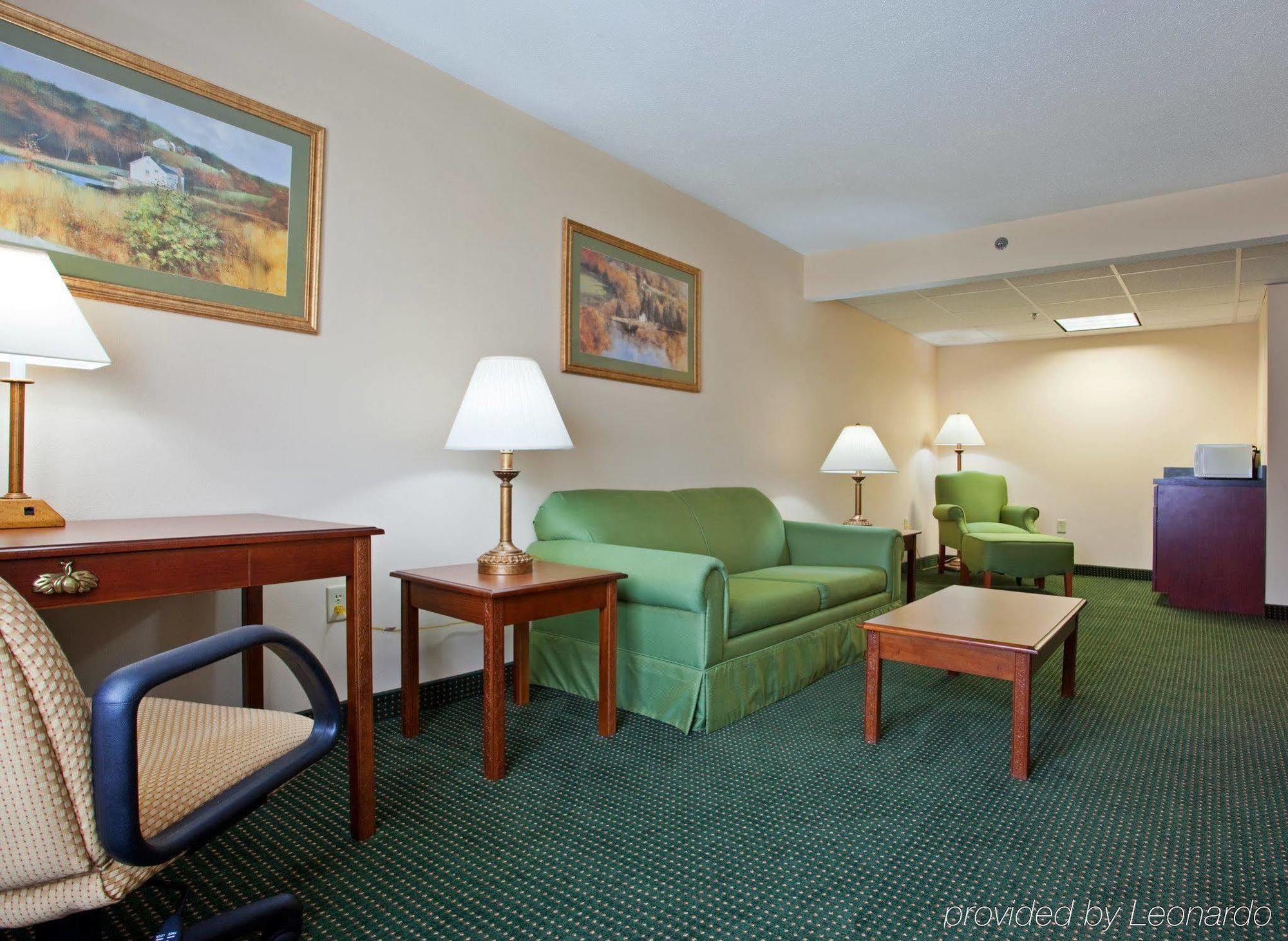 Holiday Inn Express Mount Pleasant- Scottdale By Ihg Exterior foto